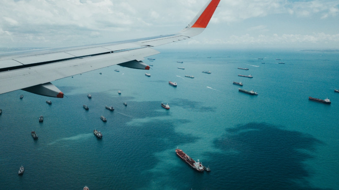 You are currently viewing Air Freight vs Sea Freight: Choosing the Right Shipping Method for Your Business